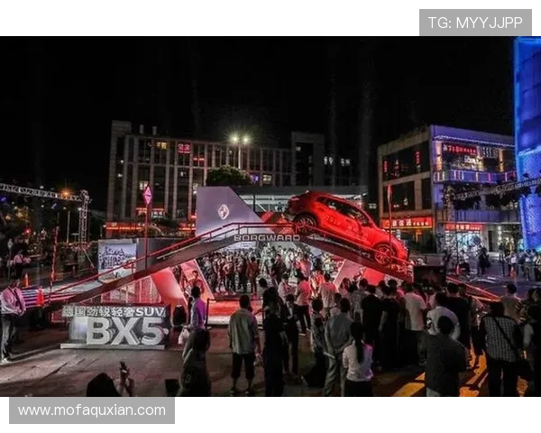 巴黎世家携手足球明星打造时尚新风潮引领潮流先锋